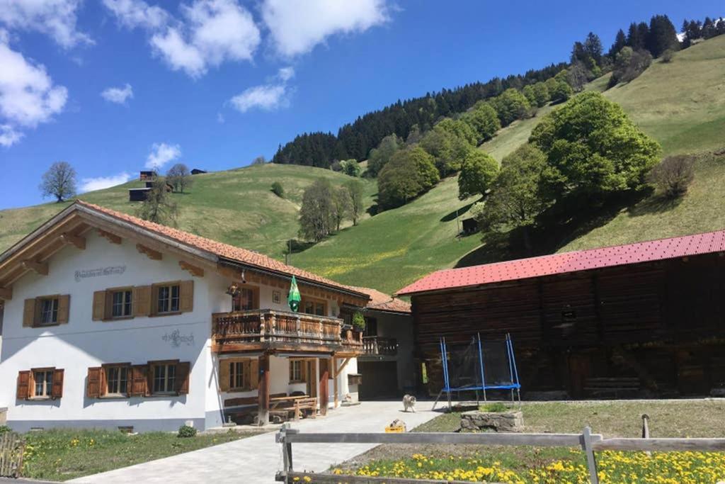 Ferienwohnung Uf Z'Enisch Клостерс Экстерьер фото
